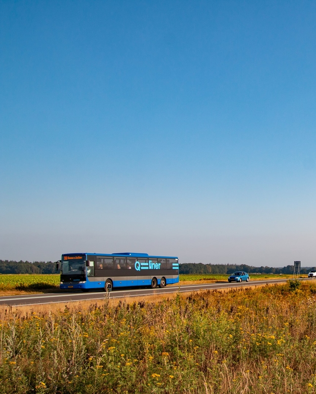Dubbeldekker Qliner op P+R Borger